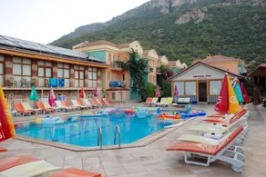 Turk Hotel - Piscina