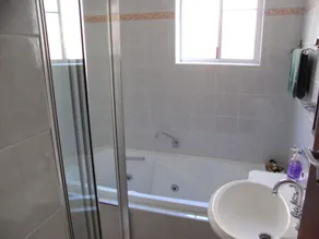 Lavender House Bed & Breakfast - Bathroom