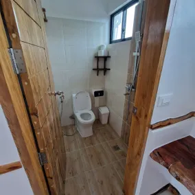 The Hat Trick Hostel - Bathroom
