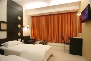 Pride Biznotel Alkapuri Near Vadodara Airport - Chambre