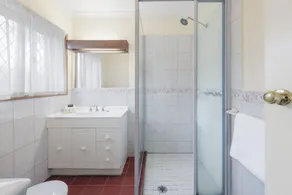 Elizabethan Lodge - Bathroom