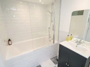 Honeysuckle Cottage - Bathroom
