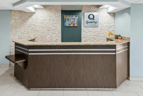 Quality Inn & Suites Fort Worth North - Haltom City - Lobby