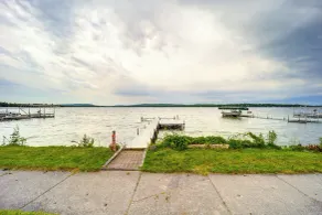Waterfront Alanson Cottage w/ Dock & Lake Access! - Innvendig