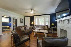 1 Mi to Uncg & Dtwn! Group Retreat w/ Private Yard - Innvendig