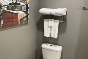 La Quinta Inn & Suites by Wyndham Indianapolis Downtown - Salle de bain
