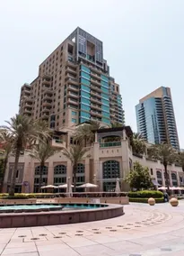 Elegant 3BR in Dubai Marina With Scenic Views! - Pool