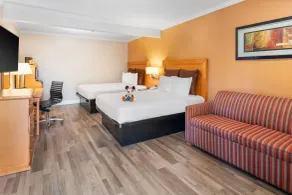 Anaheim Islander Inn and suites near Park and Convention center - Room