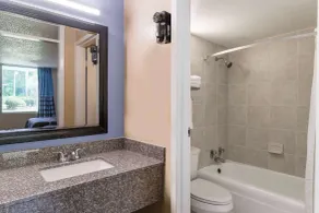 Super 8 by Wyndham Hardeeville - Savannah North - Salle de bain