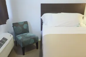 Victoria Palms Inn & Suites - Room