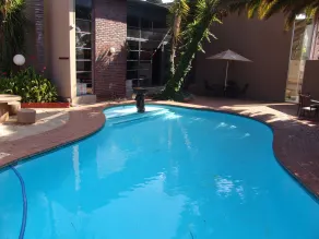 African Moon Corporate House - Pool