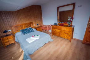 Cottage With Jacuzzi and Fireplace in the Room - Camera