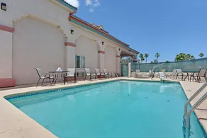 Super 8 by Wyndham Tucson Downtown Convention Center - Pool