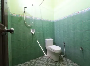Cantik Hotel - Badezimmer