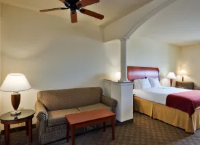 Holiday Inn Express Hotel and Suites Fairfield-North by IHG - Zimmer