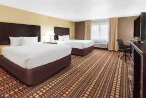 Days Inn & Suites by Wyndham Davenport East - Chambre