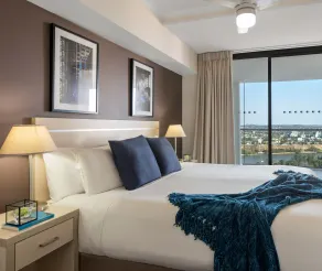 Oaks Brisbane River City Suites - Zimmer