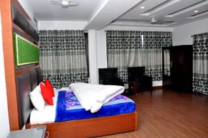 Hotel Bliss - Room