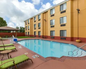 Quality Inn Baytown - Houston East - Piscine