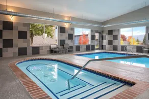 Garner Hotel Liberty Lake by IHG - Pool