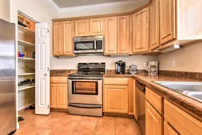 Waterfront Corpus Christi Townhome w/ Pool & Dock! - Interiør