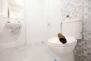 Basic 2Br Apartment Near Tokyo Hub At Tokyo Riverside Pik 2 - Baño