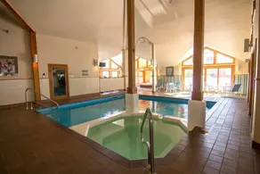 Trail Creek 3 chambres 2. 5 salles de bain Sauna / Jet Tub / piscine / bain à remous ski maison sur navette - Piscine