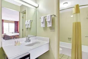 Days Inn by Wyndham Benson - Chambre
