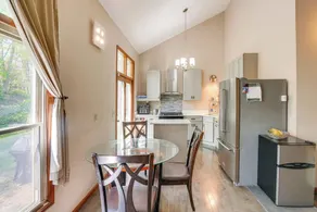 Private Yard & Grill: Quiet Getaway Near Albany! - Innenbereich