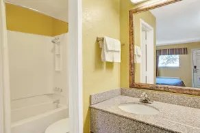 Super 8 by Wyndham La Marque TX/Texas City Area - Salle de bain