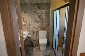 E87 Highway Otel - Baño