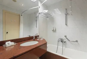Holiday Inn Thessaloniki by IHG - Bad