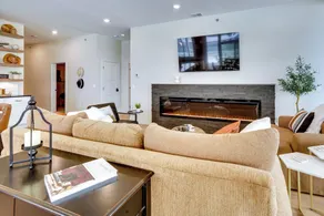 Waterfront Watertown Condo w/ Patio & Pool Access! - Interiør