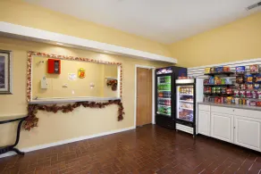 Super 8 by Wyndham Salem - Lobby