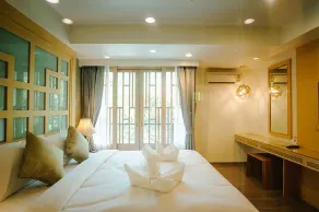 Moon Dragon Hotel - Chambre