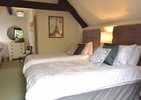Steps Farmhouse B&B - Room