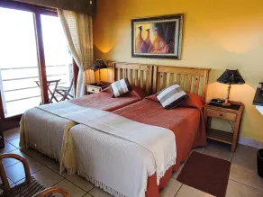 Amzee Bokmakierie Guest House - Room