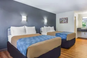 Quality Inn & Suites - Room