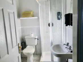 Westwinds Guestlodge - Bathroom