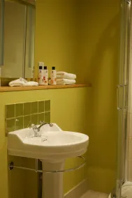 The Greyhound Inn - Bathroom