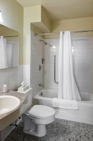 Finlen Hotel and Motor Inn - Bathroom