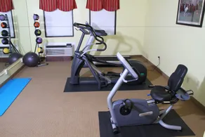 Days Inn by Wyndham Houston - Gym
