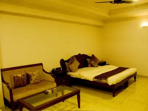 Hotel Ashray - Room