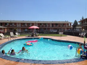 The River Inn and Suites - Piscine