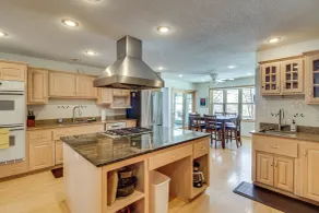 Waterfront Alexandria Gem: Family & Group Friendly - Interior