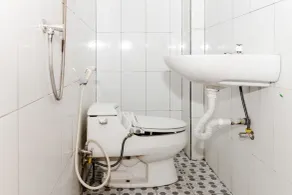RedDoorz Plus near Transmart Kairagi Dua manado - Badeværelse