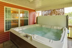 Hot Tub & Scenic Deck! Spacious Cookeville Retreat - Innenbereich
