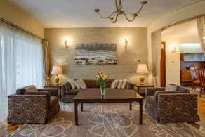Mimosa Court Apartments - Room