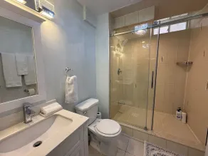 Entire PrivateSuite Separate Entrance Free Parking - Bathroom