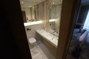 Clarks Inn Suites Raipur - Bathroom